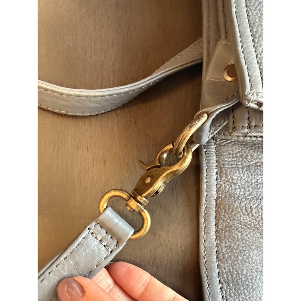 Wanderers Crossbody Bag Womens Gray Leather Adjustable Strap Push Lock Purse - Picture 15 of 16